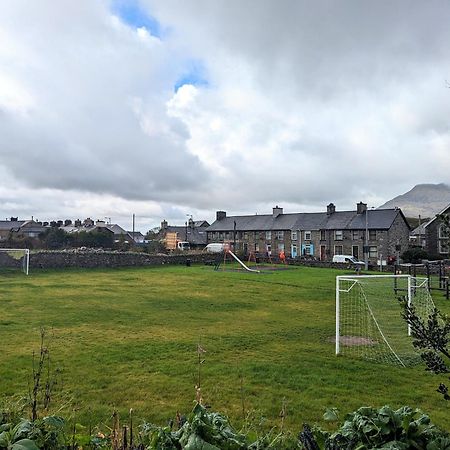 Cheerful 2 Bed Home With Mountain Views 블레노페스티니오그 외부 사진