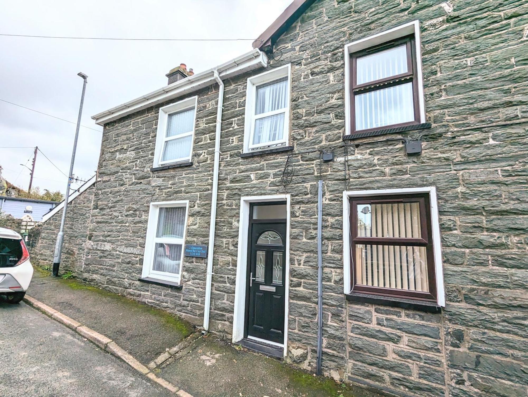 Cheerful 2 Bed Home With Mountain Views 블레노페스티니오그 외부 사진