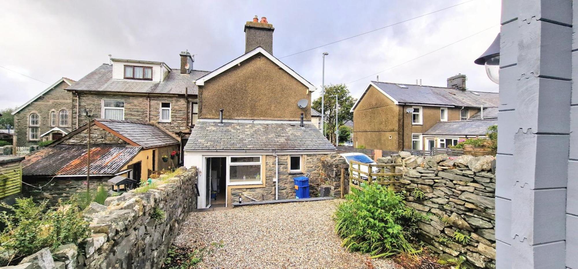 Cheerful 2 Bed Home With Mountain Views 블레노페스티니오그 외부 사진