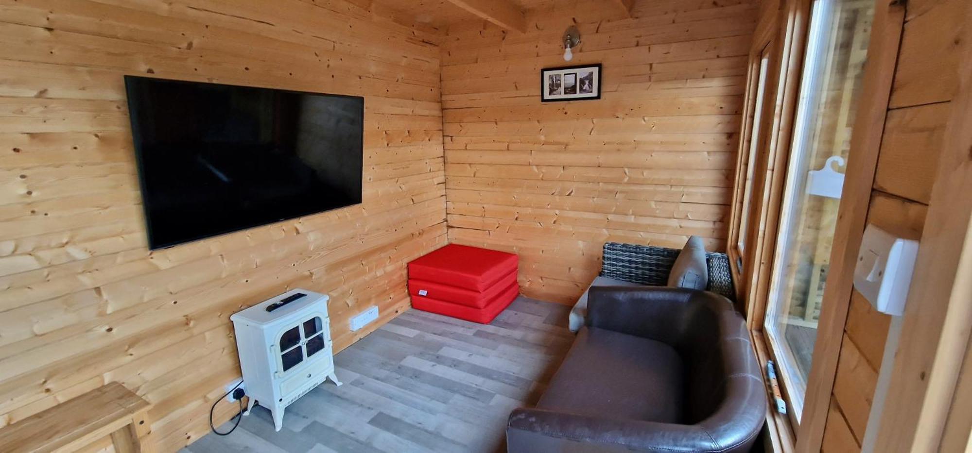 Cheerful 2 Bed Home With Mountain Views 블레노페스티니오그 외부 사진