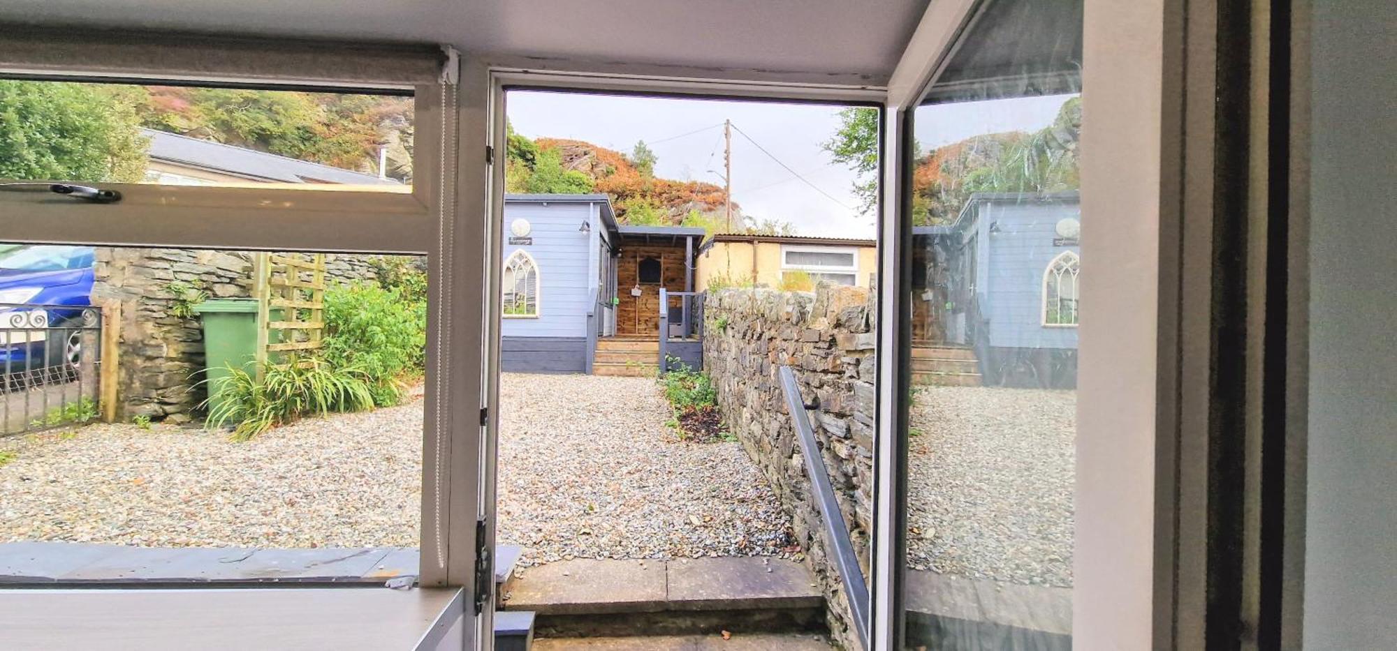 Cheerful 2 Bed Home With Mountain Views 블레노페스티니오그 외부 사진
