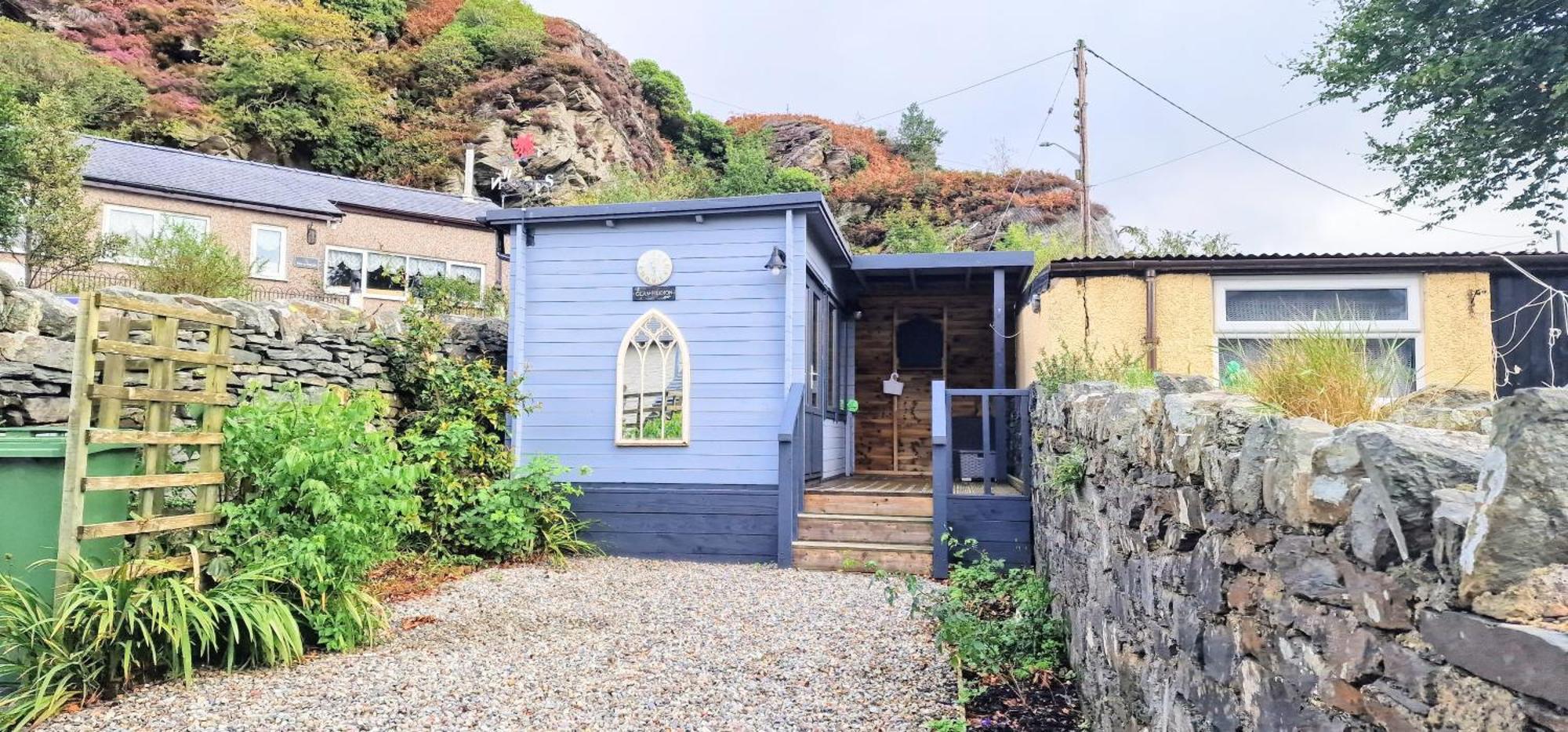 Cheerful 2 Bed Home With Mountain Views 블레노페스티니오그 외부 사진