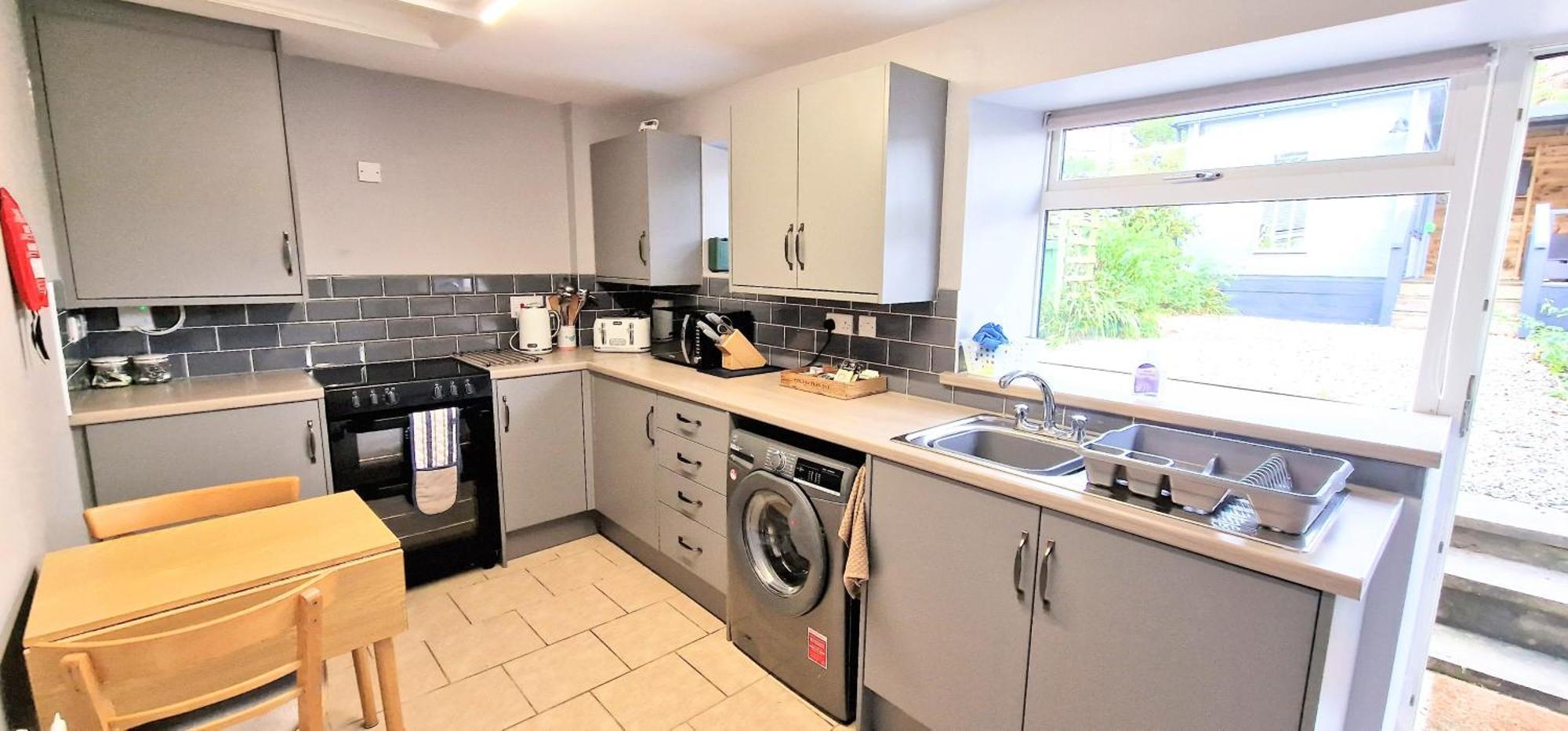 Cheerful 2 Bed Home With Mountain Views 블레노페스티니오그 외부 사진
