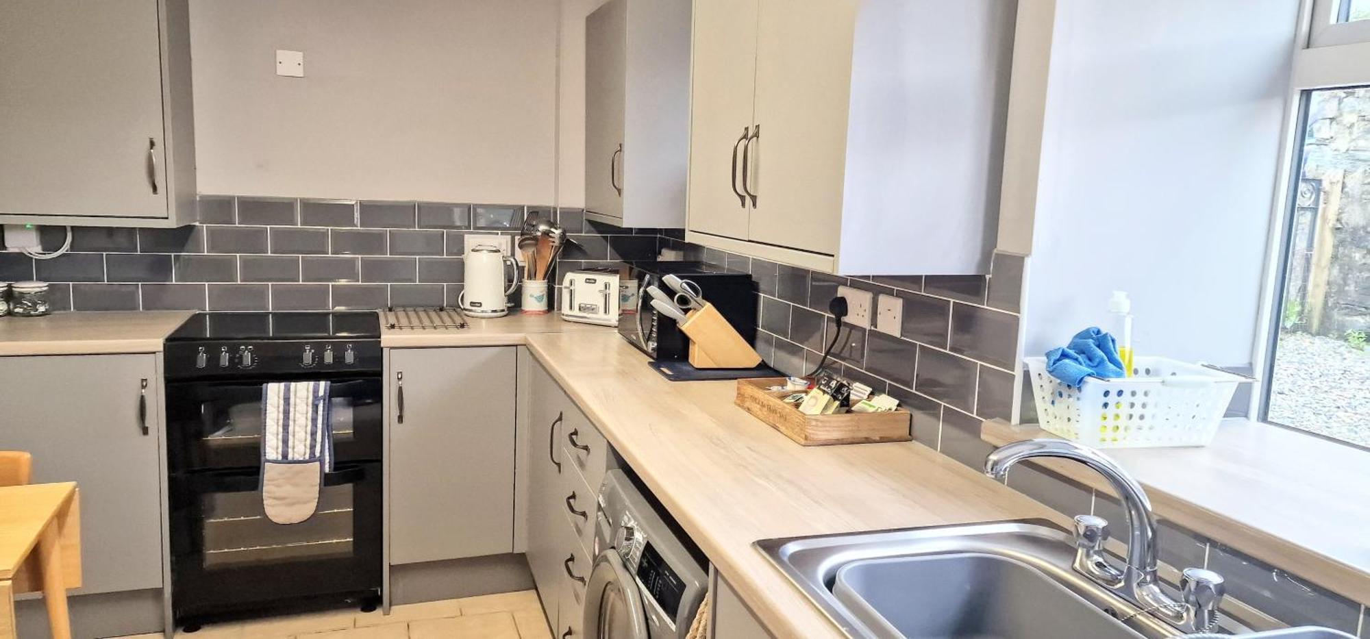 Cheerful 2 Bed Home With Mountain Views 블레노페스티니오그 외부 사진