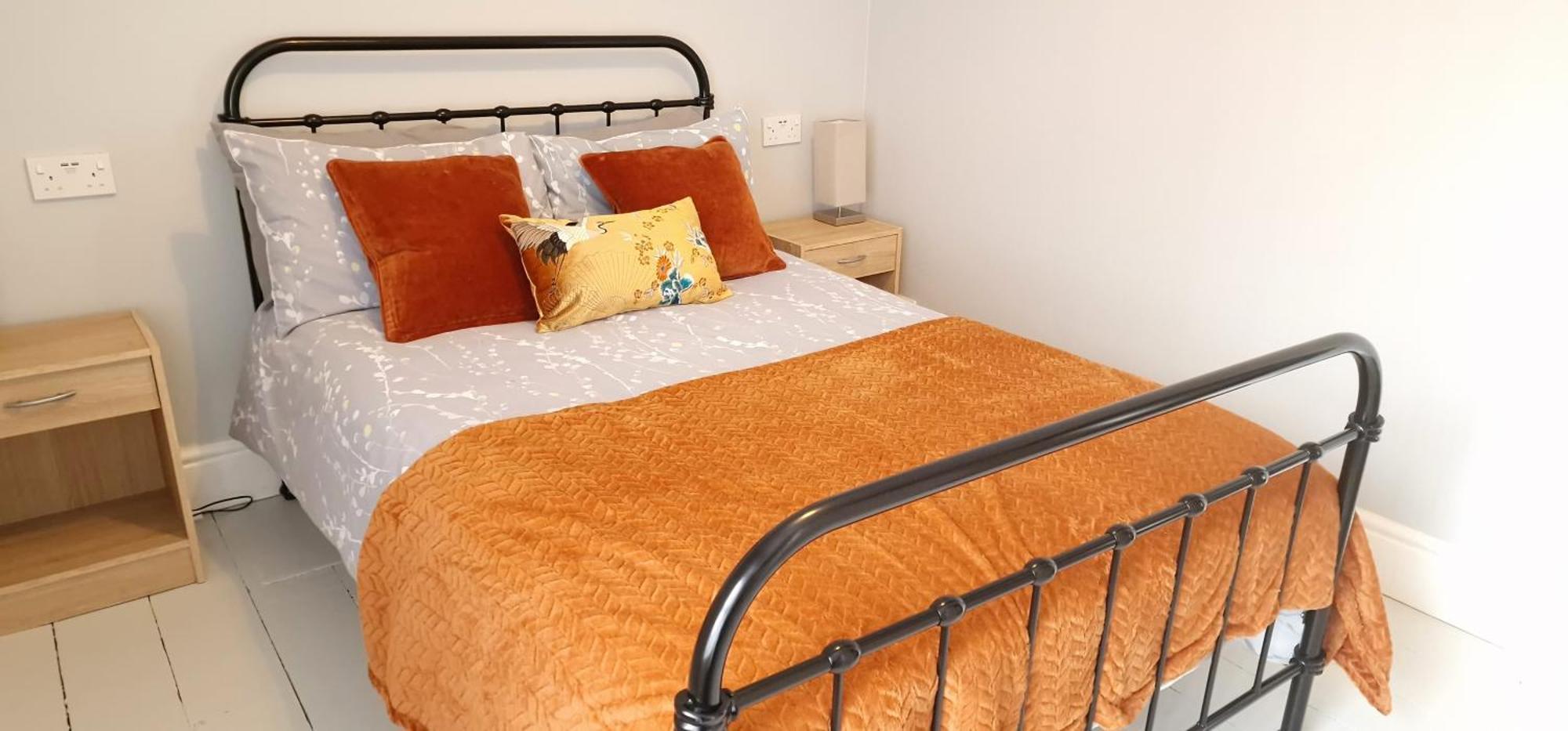 Cheerful 2 Bed Home With Mountain Views 블레노페스티니오그 외부 사진